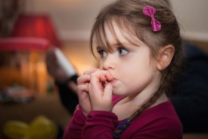 چگونه می‌توان ناخن جویدن در کودکان را متوقف کرد؟