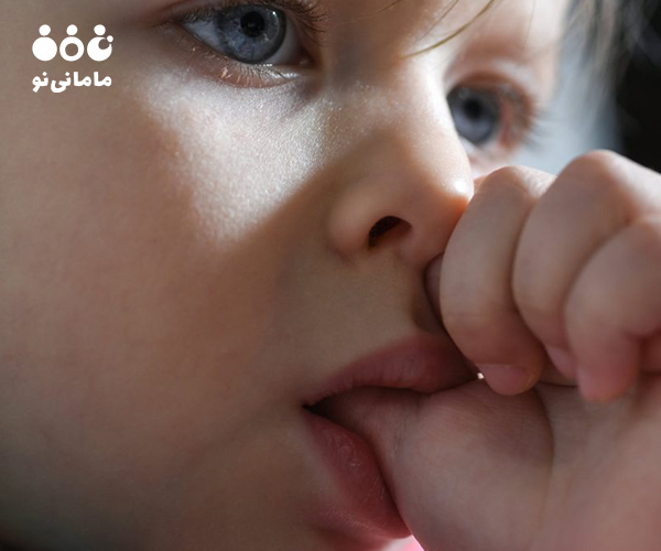 علت دست خوردن نوزاد سه ماهه
