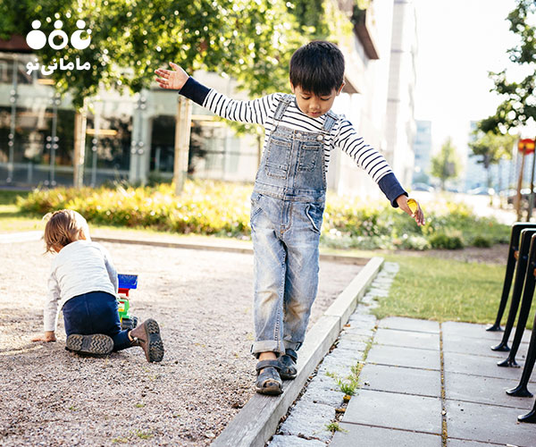 به بچه‌ها زل نزنید